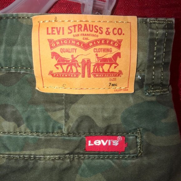 Levis Boy's Cargo Shorts - Picture 4 of 4
